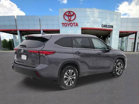 Certified 2022 Toyota Highlander XLE image 5