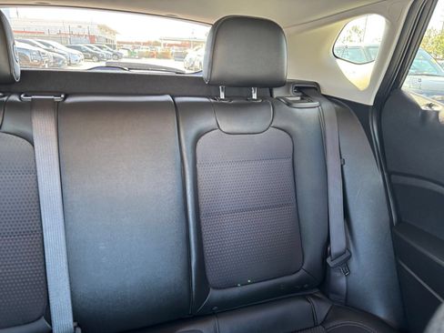Used 2025 Chevrolet Trax LT w/ LT Convenience Package FWD image 38