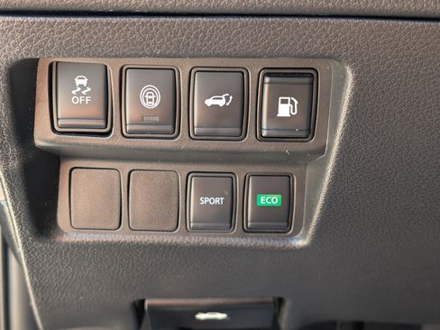 Used 2020 Nissan Rogue SV image 37