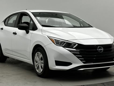 Used 2023 Nissan Versa S w/ Trunk Package image 3