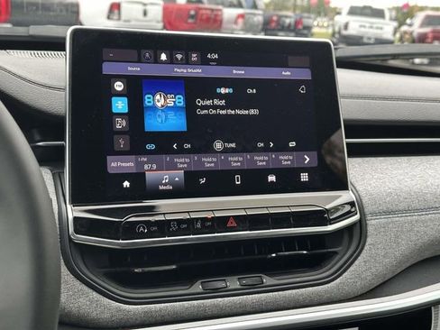 Certified 2024 Jeep Compass Latitude image 15