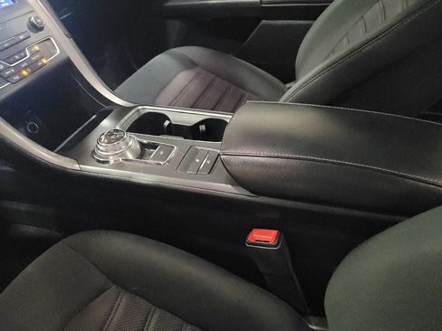 Used 2020 Ford Fusion SE FWD image 26