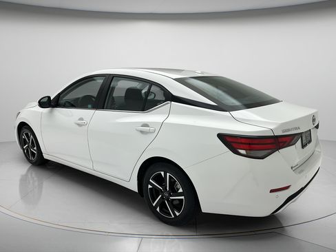 Used 2025 Nissan Sentra SV FWD image 4