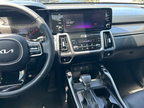 Used 2022 Kia Sorento S FWD image 17