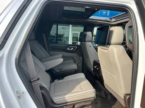 Used 2021 GMC Yukon SLT w/ SLT Luxury Plus Package AWD/4WD image 7