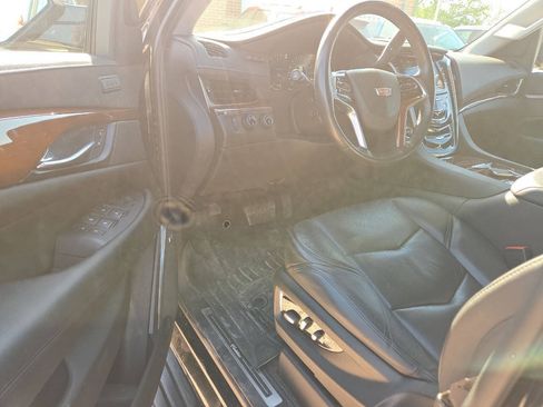 Used 2020 Cadillac Escalade ESV Luxury AWD/4WD image 7