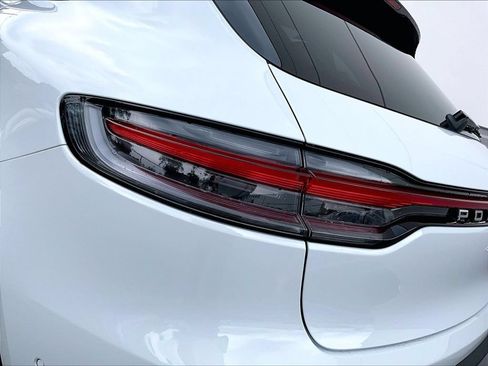Certified 2026 Porsche Macan AWD/4WD image 31