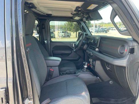 Used 2024 Jeep Gladiator Rubicon w/ Technology Group image 14