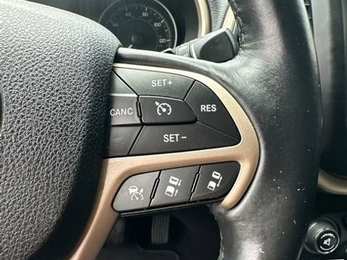 Used 2014 Jeep Cherokee Limited w/ Technology Group FWD image 36