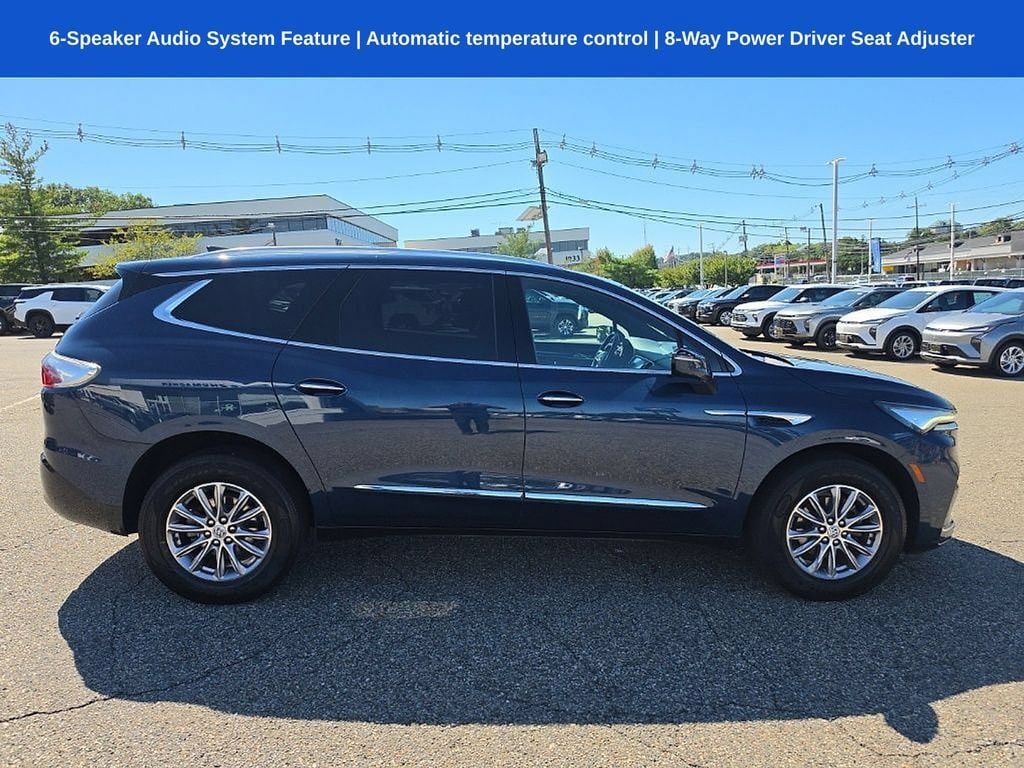 Used 2023 Buick Enclave Essence AWD/4WD image 2