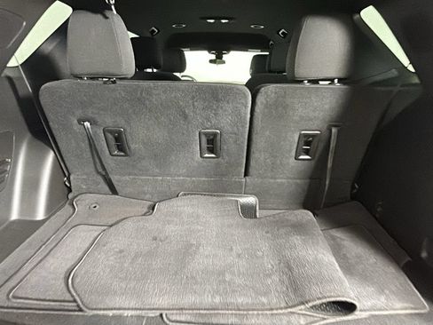 Used 2023 Chevrolet Traverse LT FWD image 32