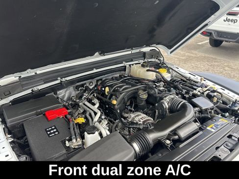 Used 2024 Jeep Wrangler Unlimited Rubicon image 16