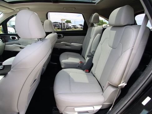 Used 2023 Kia Sorento SX Prestige w/ Panoramic Sunroof Package AWD/4WD image 7