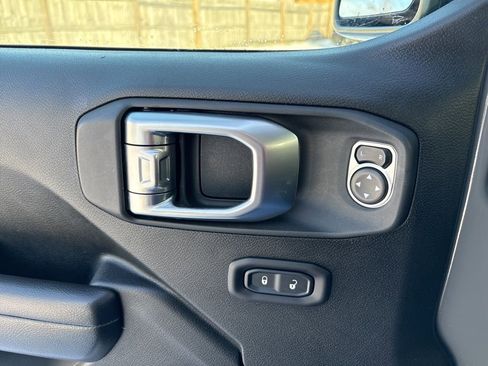 Used 2020 Jeep Wrangler Unlimited Sport image 26