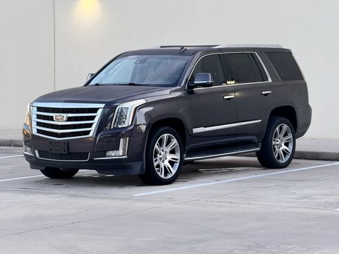 Used 2016 Cadillac Escalade Luxury AWD/4WD image 3