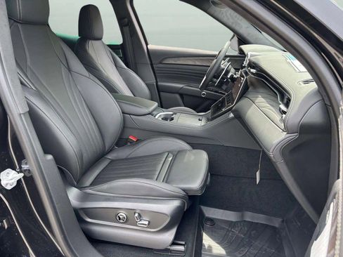 New 2025 Maserati Grecale Modena image 15