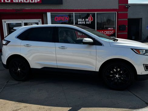 Used 2017 Ford Edge Titanium w/ Equipment Group 302A AWD/4WD image 3