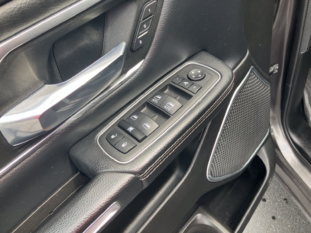 Used 2023 RAM 1500 Laramie AWD/4WD image 12