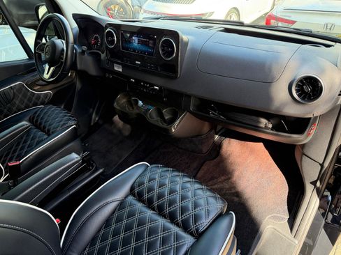 Used 2020 Mercedes-Benz Sprinter 2500 image 44