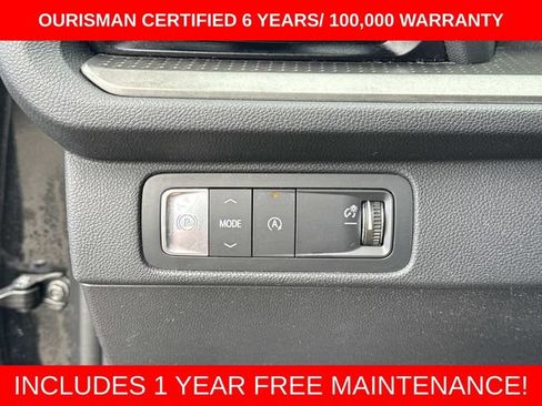 Used 2025 Chevrolet Traverse LT FWD image 23