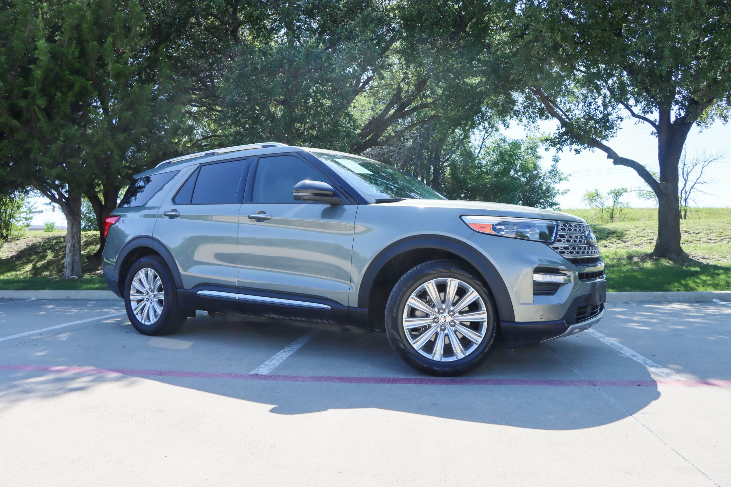 Used 2020 Ford Explorer Limited RWD image 1