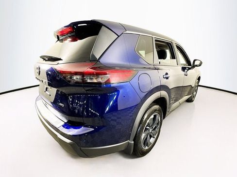 Certified 2025 Nissan Rogue SV image 5