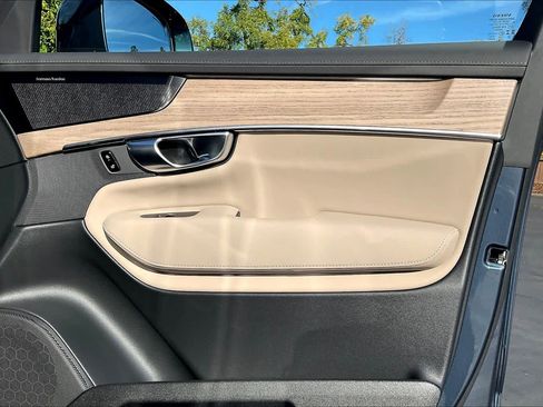 New 2026 Volvo XC90 B6 Plus w/ Protection Package Premier image 31