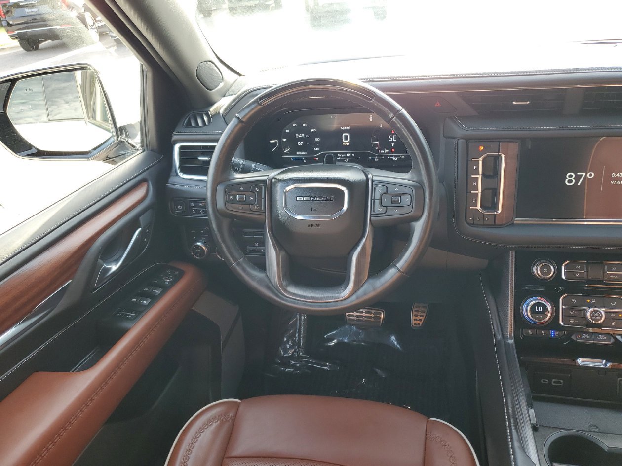 Used 2023 GMC Yukon Denali Ultimate AWD/4WD image 12