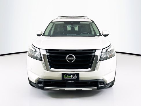 Used 2023 Nissan Pathfinder SL w/ SL Premium Package AWD/4WD image 2