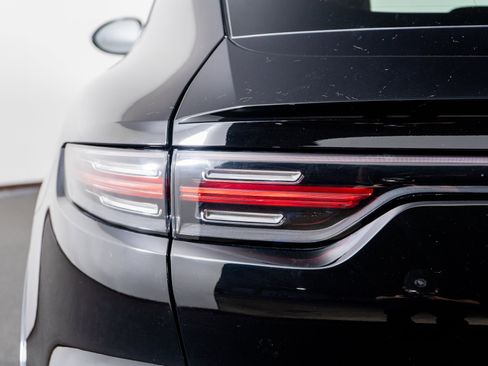 Used 2023 Porsche Cayenne Turbo image 12