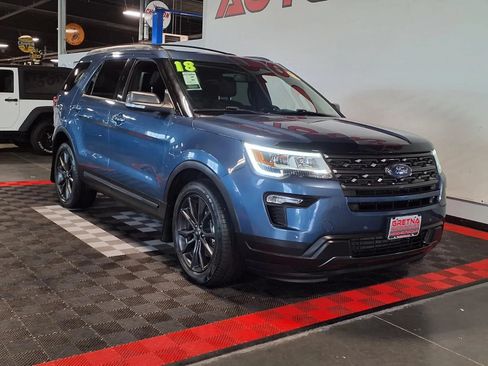 Used 2018 Ford Explorer XLT w/ Equipment Group 202A AWD/4WD image 2