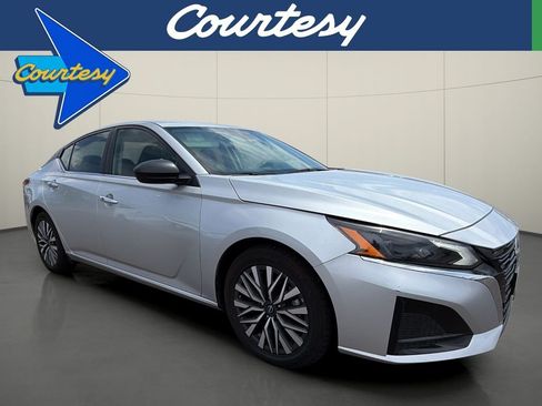 Used 2024 Nissan Altima 2.5 SV FWD image 1