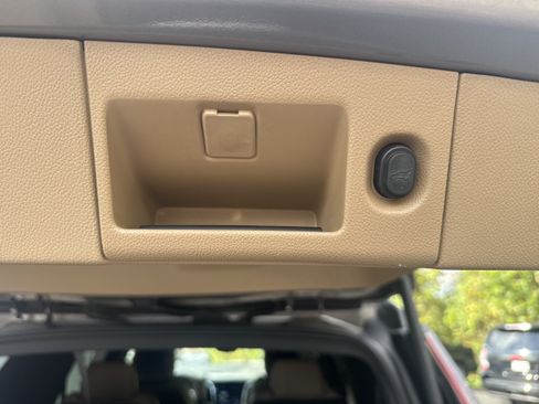 Used 2019 Cadillac Escalade Platinum AWD/4WD image 16