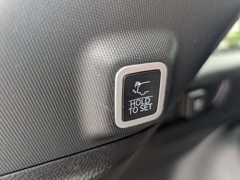 Used 2024 Jeep Grand Cherokee Limited image 12