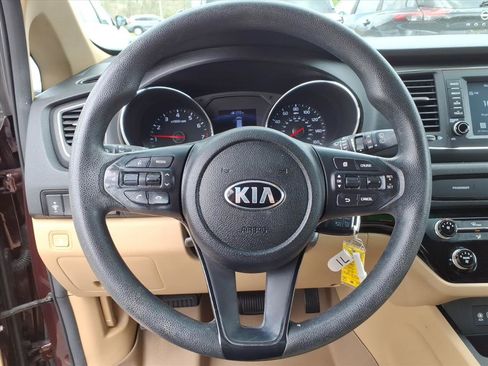 Used 2019 Kia Sedona LX image 11