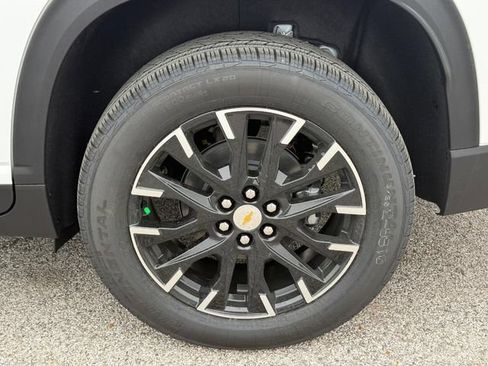 New 2026 Chevrolet Traverse LT w/ Sun and Wheel Package FWD image 4