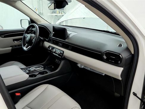 Used 2025 Honda Pilot EX-L image 25