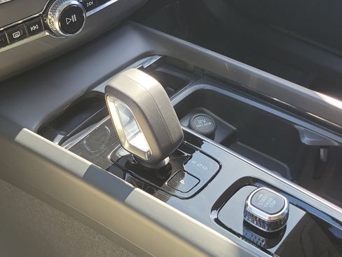 Certified 2025 Volvo XC60 B5 Plus image 26