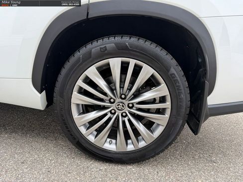 Used 2022 Toyota Highlander Limited image 11