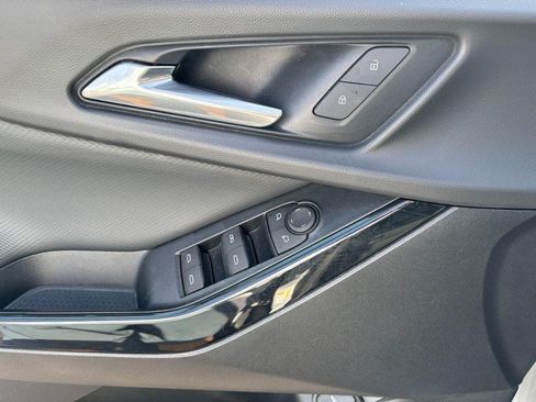 Used 2025 Chevrolet Equinox LT w/ Convenience Package II FWD image 10