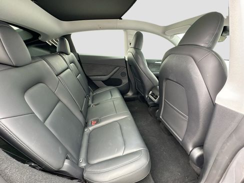 Used 2024 Tesla Model Y Long Range AWD/4WD image 19