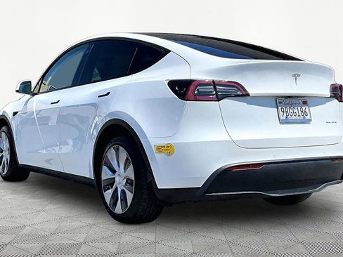 Used 2022 Tesla Model Y Long Range image 6