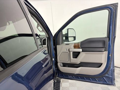 Used 2018 Ford F150 Lariat w/ Equipment Group 502A Luxury AWD/4WD image 31