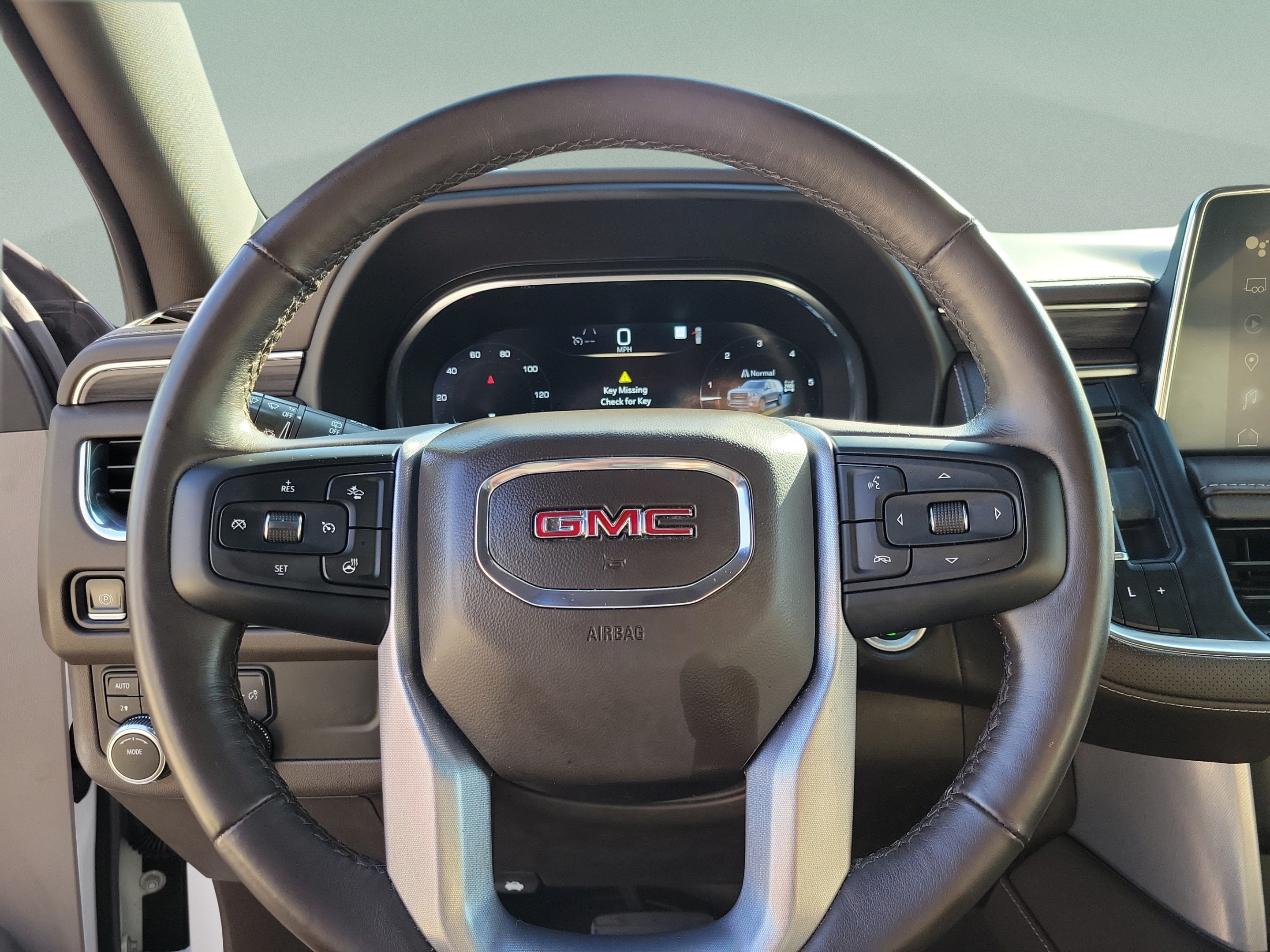 Used 2022 GMC Yukon XL SLT w/ SLT Luxury Package AWD/4WD image 16