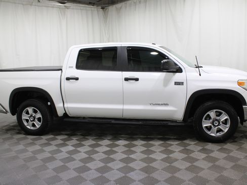 Used 2016 Toyota Tundra SR5 w/ SR5 Upgrade Package image 25