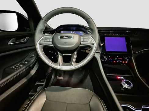 Certified 2025 Jeep Grand Cherokee L Altitude AWD/4WD image 27