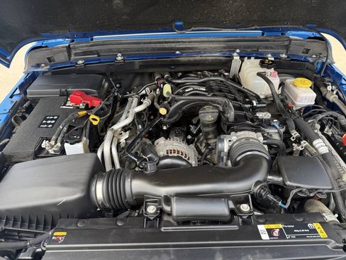 Used 2023 Jeep Wrangler Unlimited Sahara AWD/4WD image 9