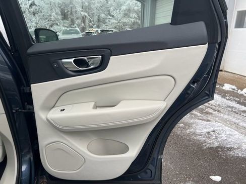 Certified 2023 Volvo XC60 B5 Plus w/ Climate Package image 18