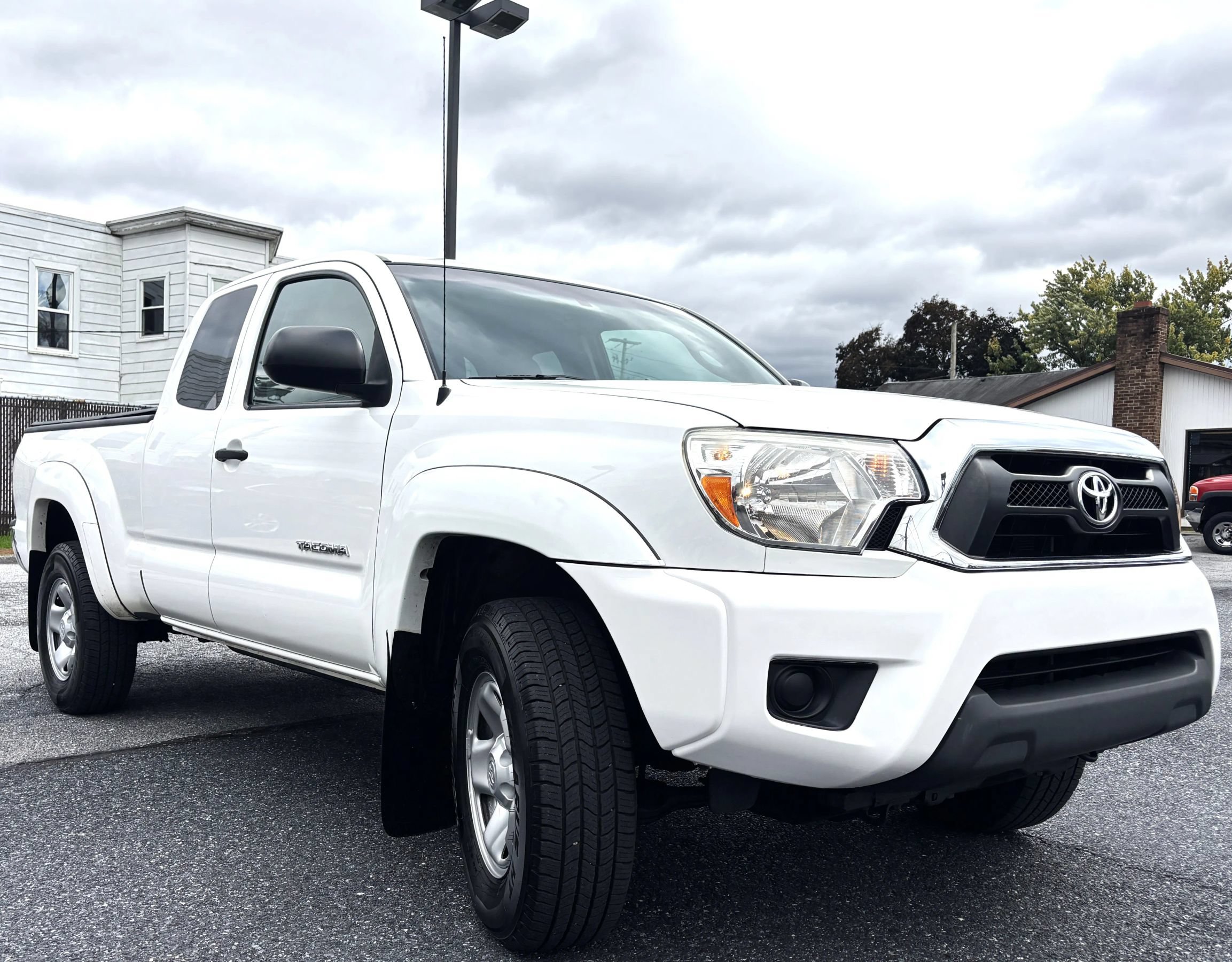 Used 2015 Toyota Tacoma 4x4 Access Cab w/ SR5 Package image 3
