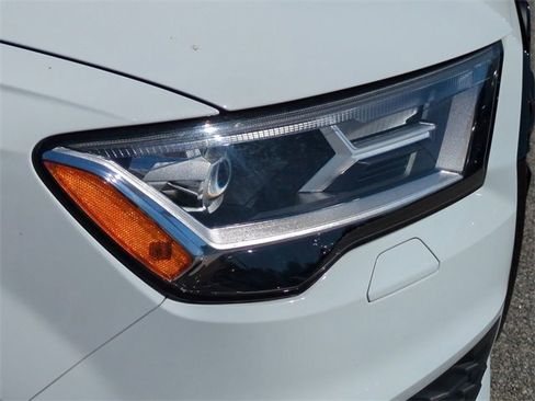 Used 2023 Audi Q7 Premium Plus image 10